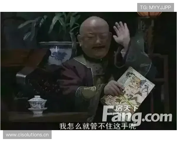 余依婷临出门还嚼泡面，手拎的包都能买辆车，我的穷酸感瞬间上线