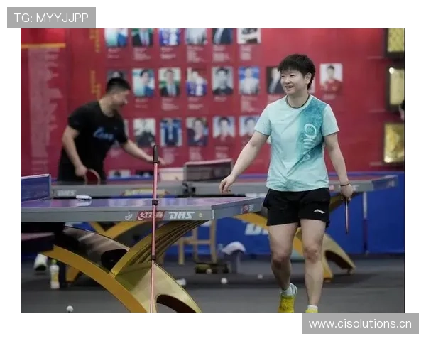 孙颖莎的行李箱里塞了三块奥运金牌，还有一堆没拆封的奢侈品小样